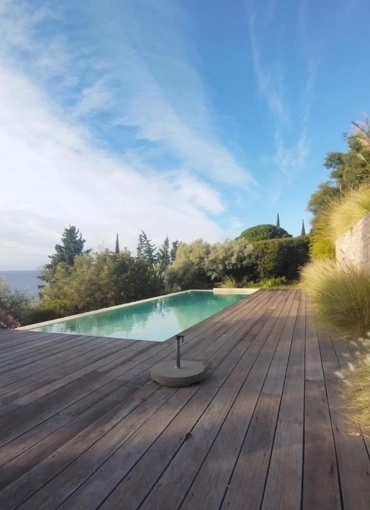 Jardin avec pergola à La Londe-les-Maures Jardin avec pergola à La Londe-les-Maures